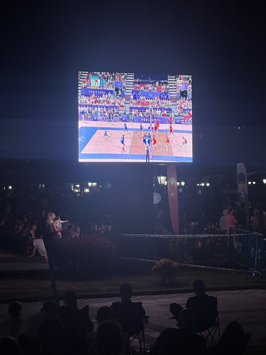 Dev ekranda filenin sultanları izlemek güzeldi, ama maçı kazansak güzel olacaktı. #tekirdağ #süleymanpaşa