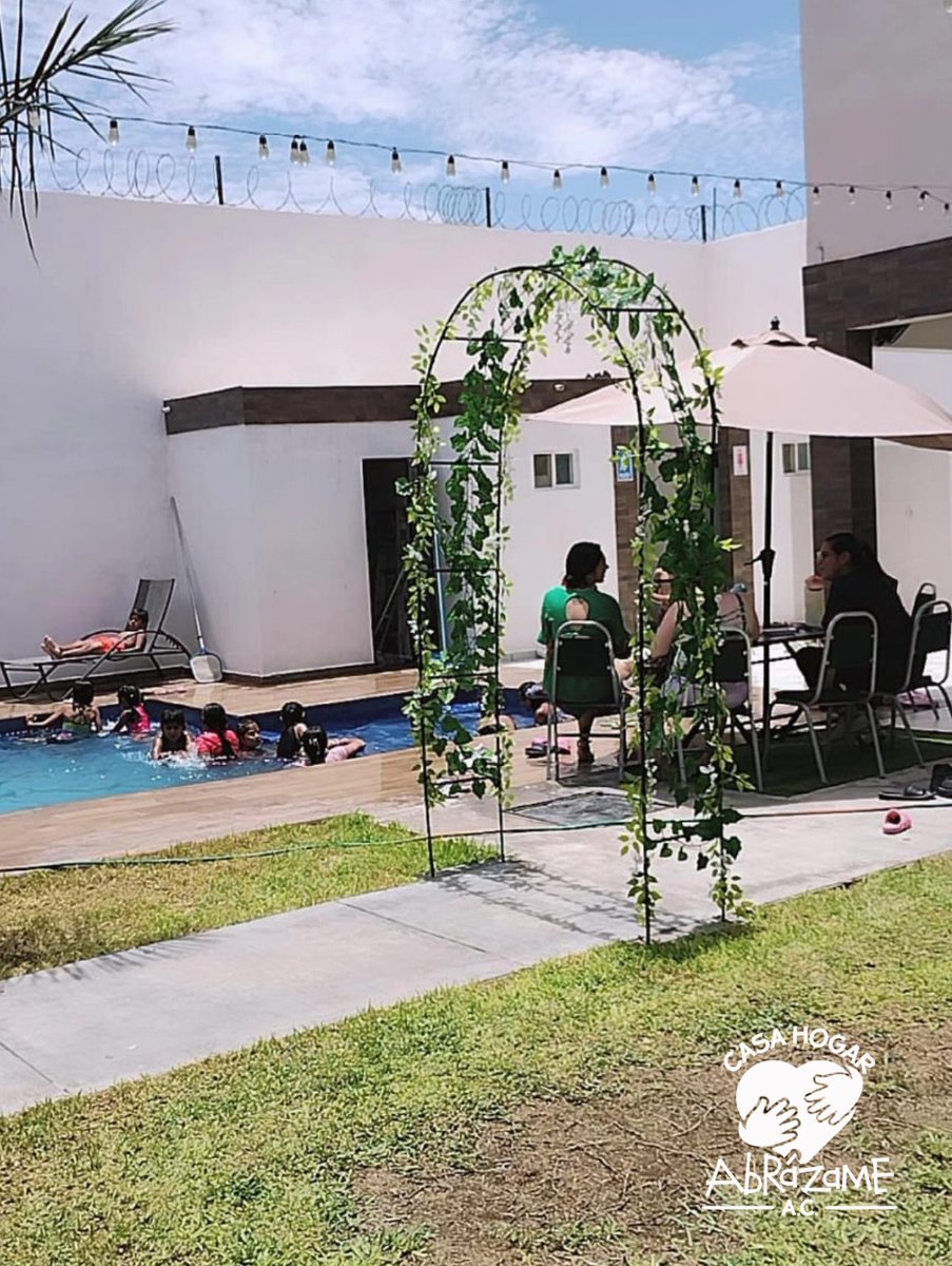 ¡Queremos expresar nuestro más profundo agradecimiento por habernos permitido estar en  Quinta “Cecilia”  para celebrar la graduación de los niños y niñas de  Abrázame!🌟 
🙏 De parte de todos nosotros, ¡mil gracias por su apoyo y por hacer posible este sueño! 🎉❤️