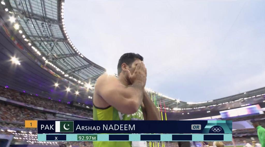 WasifAhad32's tweet photo. ARSHAD NADEEM 🇵🇰 SETS A NEW OLYMPIC RECORD IN THE MEN'S JAVELIN! 😱
#ArshadNadeem #OlympicGames 
#Olympics https://t.co/T5GKBiUyHK