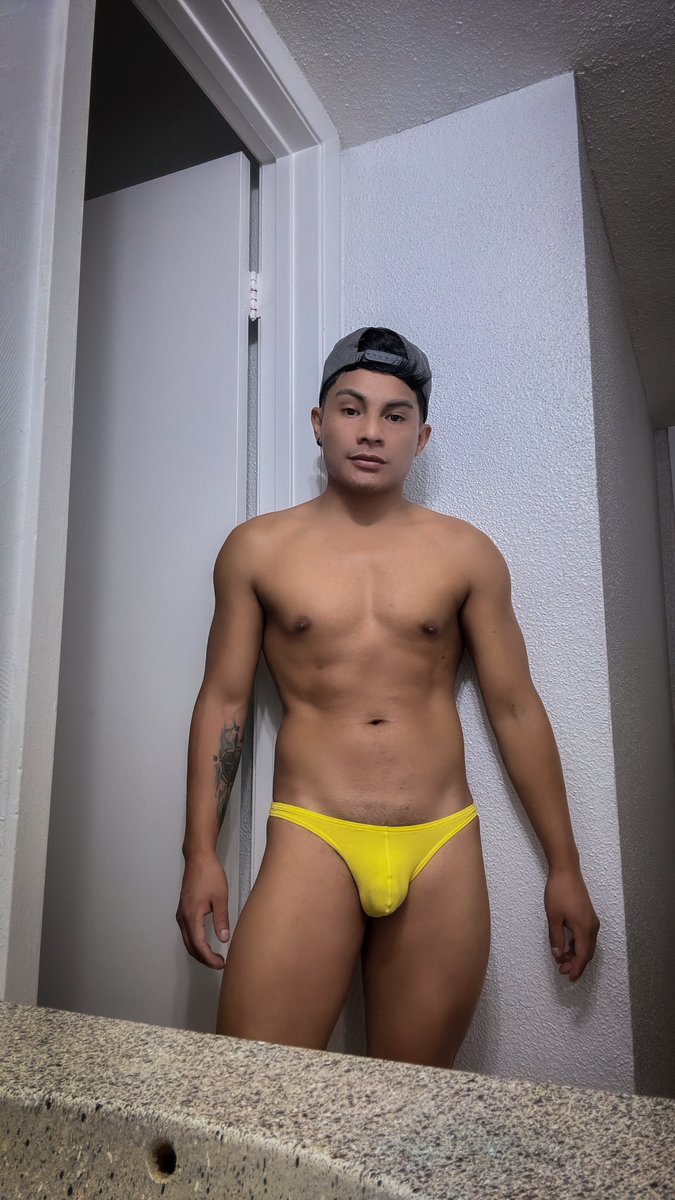 Chanequecc's tweet photo. come with me 😏😏😈 https://t.co/r7S6mxRtuT