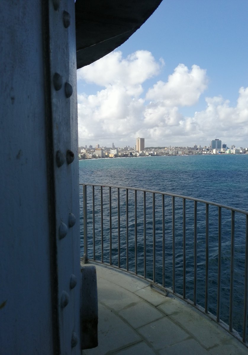 GHNordelo5's tweet photo. Cuando en vez de mirar el faro del Morro desde La Habana, miras La Habana desde el faro del Morro. #Cuba #CDRCuba #CubaInspira #TodosSomosCederistas https://t.co/D8Nsmkc1Dj