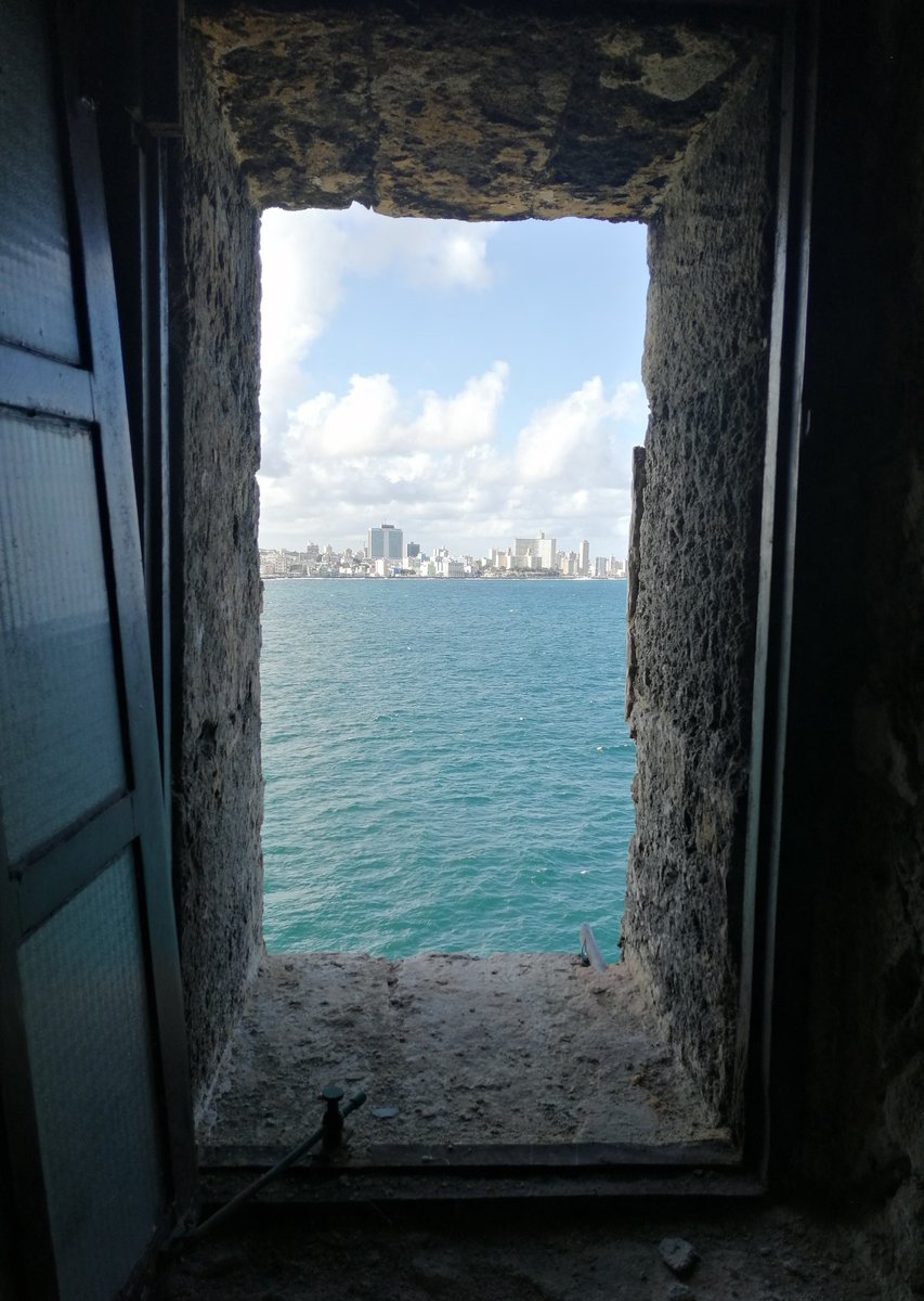 GHNordelo5's tweet photo. Cuando en vez de mirar el faro del Morro desde La Habana, miras La Habana desde el faro del Morro. #Cuba #CDRCuba #CubaInspira #TodosSomosCederistas https://t.co/D8Nsmkc1Dj