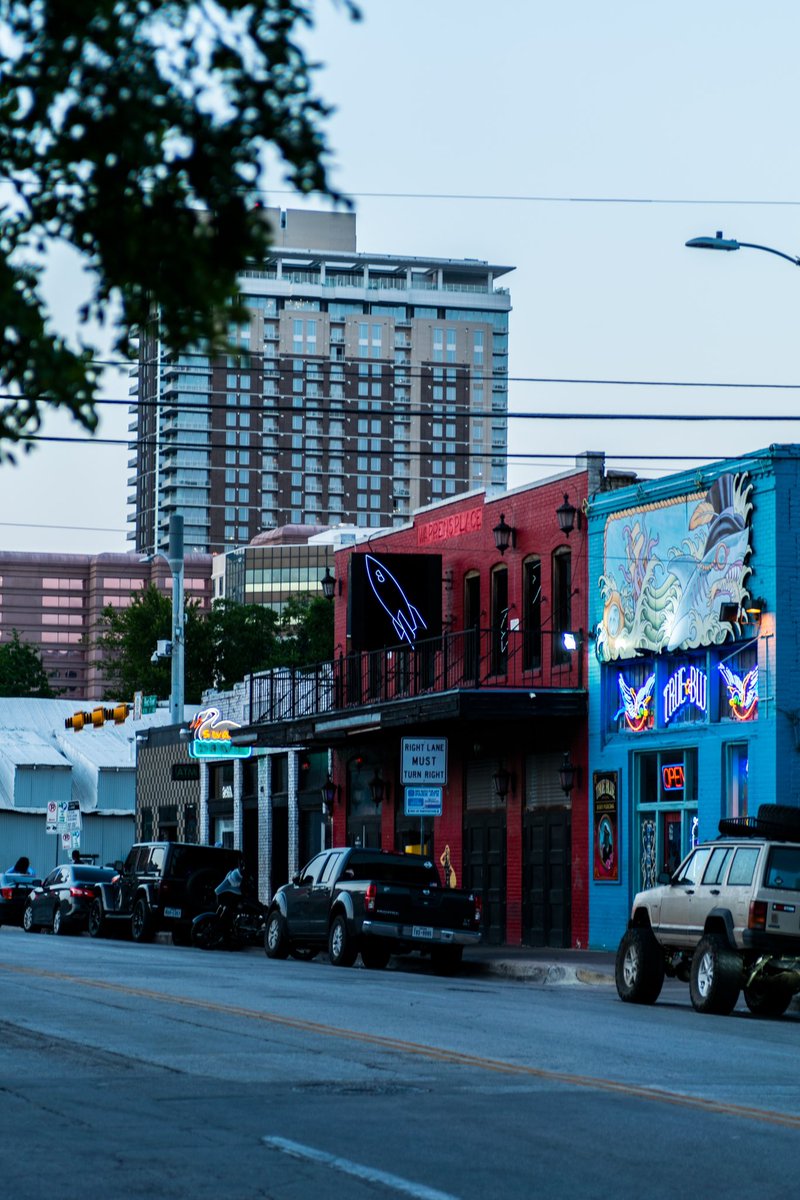 DelavynC's tweet photo. Austin, TX downtown https://t.co/nr7ORSQC7M