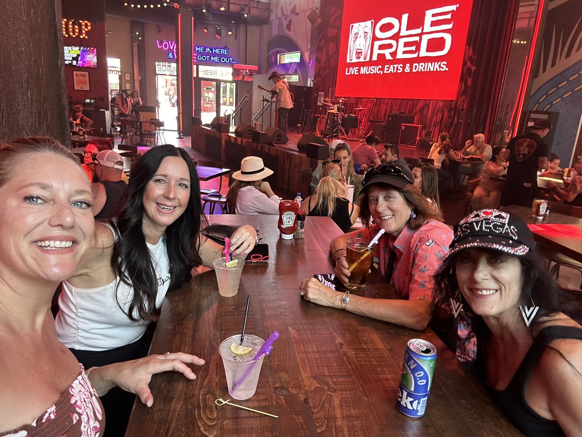 sweettweet1972's tweet photo. @blakeshelton @CaesarsPalace Sorry we missed you this weekend! https://t.co/oUqQFK0LfD