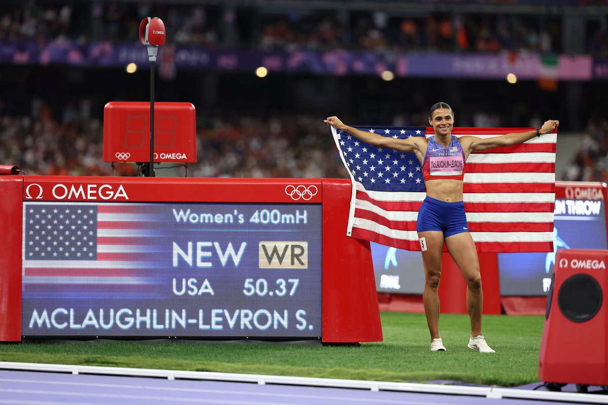 WorldAthletics's tweet photo. Ladies and gentlemen, HER.

50.37 400m hurdles world record - @GoSydGo.

#ParisOlympics2024 #Olympics https://t.co/rYkaNW7o7c