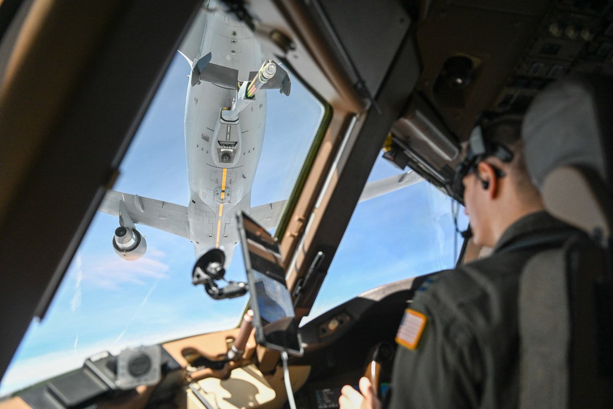 📷 McConnell Airmen exploding into theater during Bamboo Eagle 24-3!! 📷
This tests the mobility force's ability to rapidly deploy and establish operations upon reaching theater to maneuver the Joint Force in the Pacific. <a href="/AirMobilityCmd/">Air Mobility Command</a> #BambooEagle24-3 #AMCBE24-3 #BE24-3