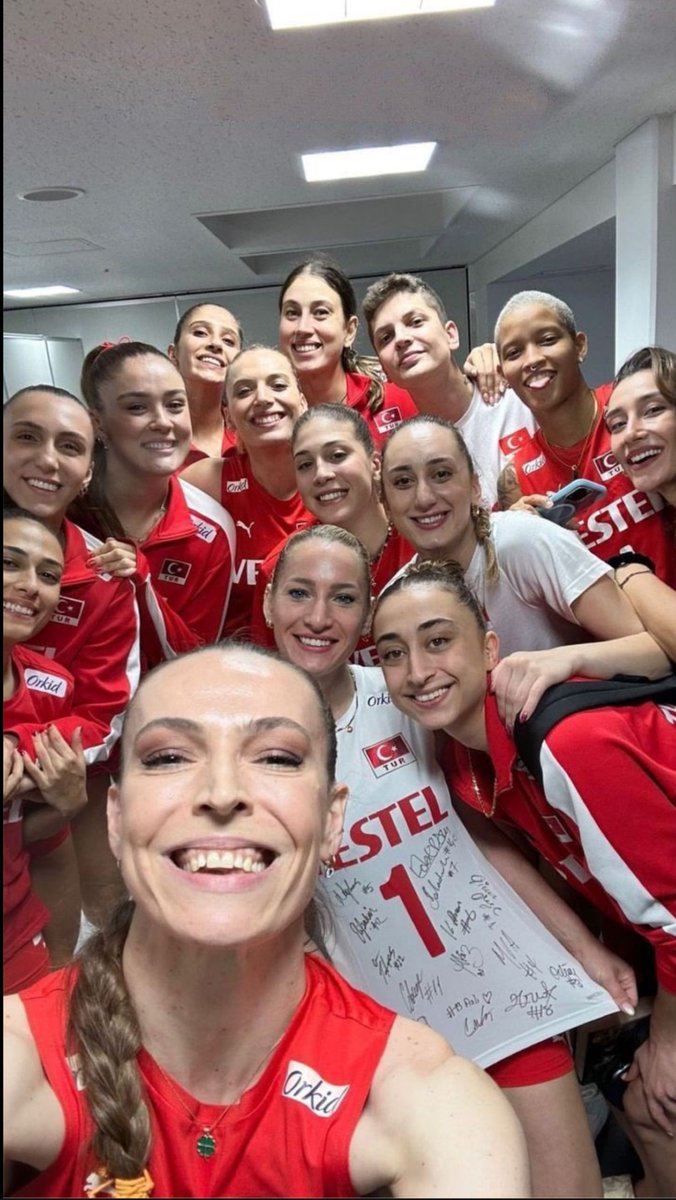 _sevgi_19's tweet photo. Sizinle gurur duyuyoruz 🇹🇷💫
#FileninSutanları https://t.co/NLMbNQQMpt