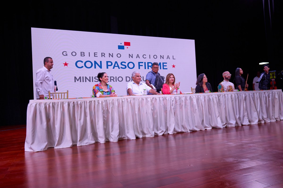 abelaro0806's tweet photo. La visita del Presidente @JoseRaulMulino y Ministros de Estado al Centro de Arte y Cultura de Colón simboliza nuestro compromiso de que esta casa común del pueblo colonense sea una luz poderosa de transformación.  Pronto anunciaremos la programación del más alto nivel. https://t.co/uEkUedp10N