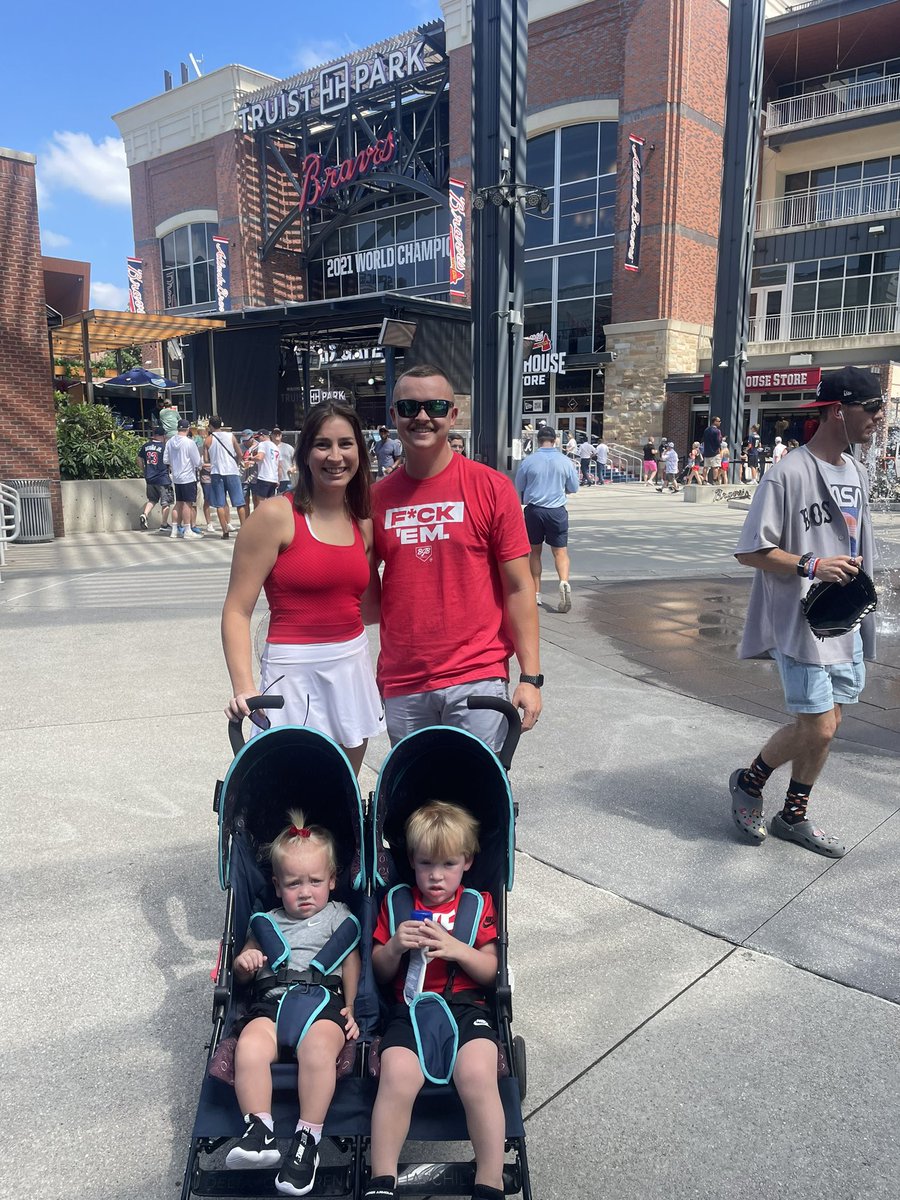 8Estowe's tweet photo. Brought the family down to a Braves game, decided I would support the Sox and Jarren Duran, so I wore the shirt today to the game! https://t.co/VeG0hdsjqQ