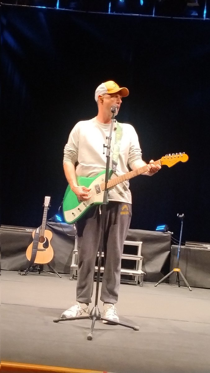 Marona1383's tweet photo. Sound check in Rome , singing booking into your eyes was priceless 😍🔥💚 https://t.co/lYSE7GFhTs