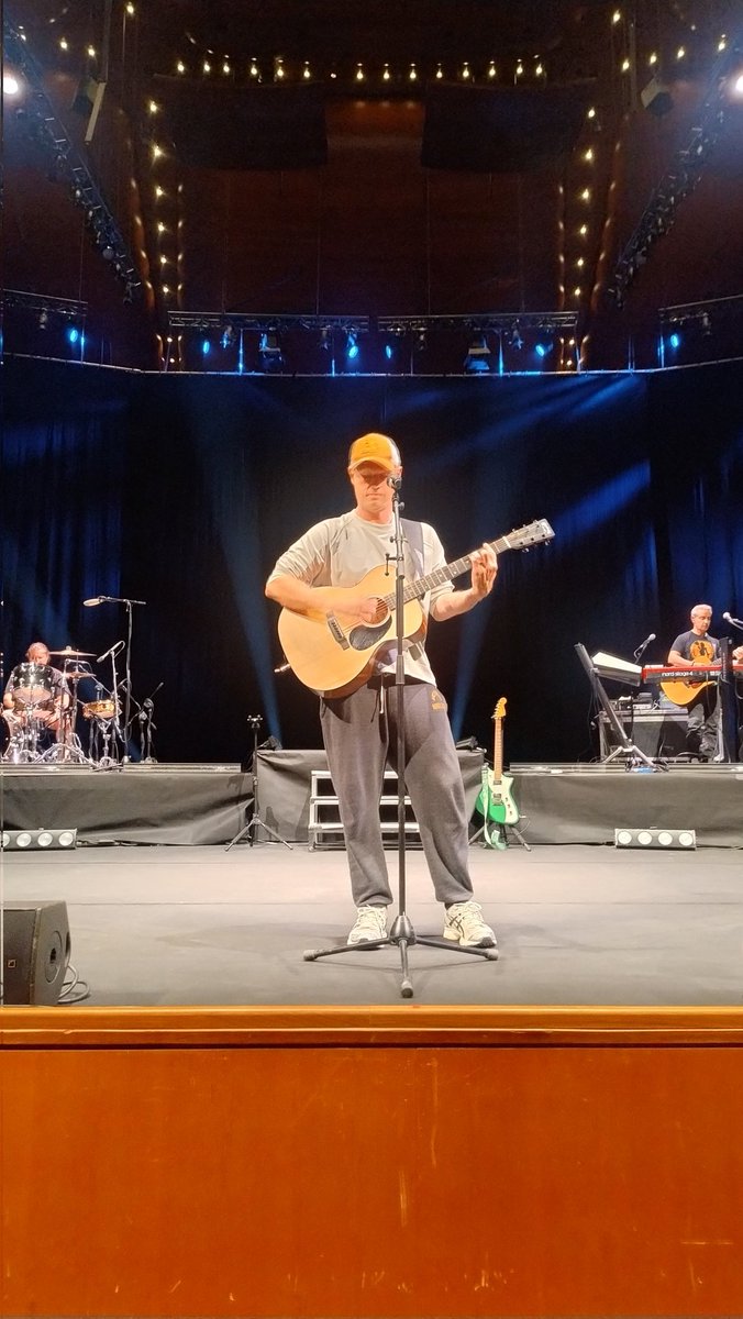 Marona1383's tweet photo. Sound check in Rome , singing booking into your eyes was priceless 😍🔥💚 https://t.co/lYSE7GFhTs