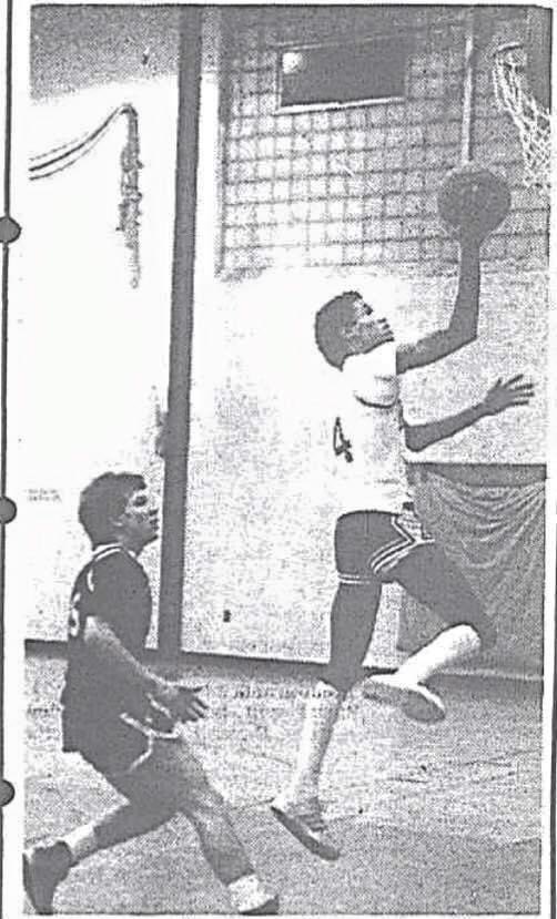 HeavyLeeT1's tweet photo. Throwback Thursday. #1985 & #1986 #BallIsLife #FingerRoll https://t.co/ZYG1IWyIEe