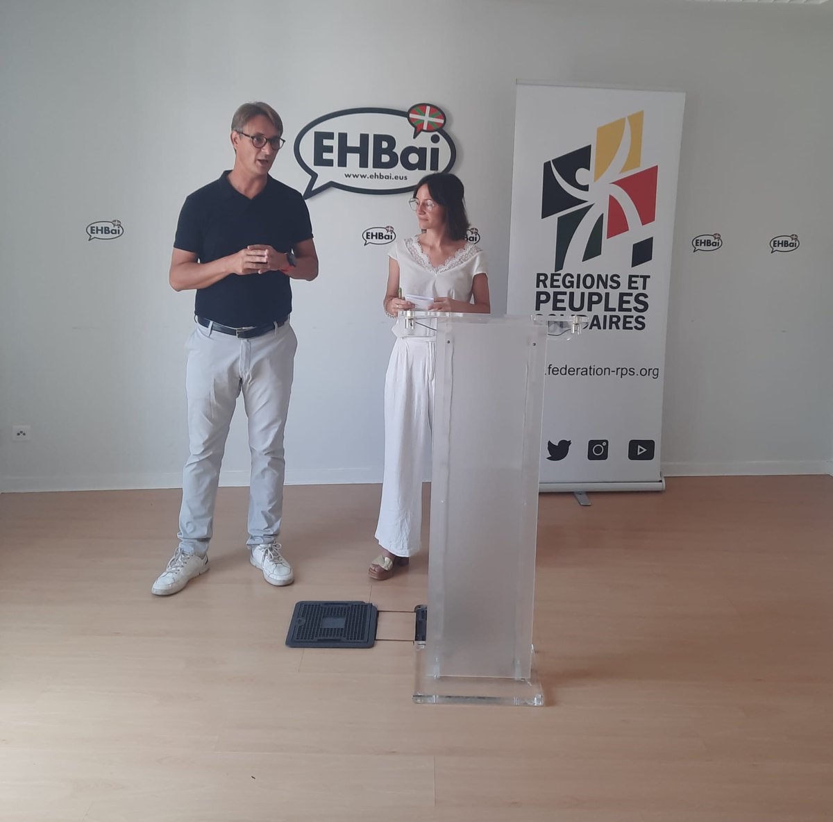 EH Bai (@ehbai) on Twitter photo 🗓 Hier, Pèire Costa, directeur de <a href="/RetPS/">Régions et Peuples solidaires (R&PS)</a> et Mathilde Hary, porte-parole d’EHBai ont présenté à la presse le programme des 29e Universités d’Eté de Régions et Peuples Solidaires (R&PS), qui se dérouleront au lycée Bernat Etxepare du 23 au 25 août, à Bayonne. #UERPS2025 🗓 Hier, Pèire Costa, directeur de <a href="/RetPS/">Régions et Peuples solidaires (R&PS)</a> et Mathilde Hary, porte-parole d’EHBai ont présenté à la presse le programme des 29e Universités d’Eté de Régions et Peuples Solidaires (R&PS), qui se dérouleront au lycée Bernat Etxepare du 23 au 25 août, à Bayonne. #UERPS2025