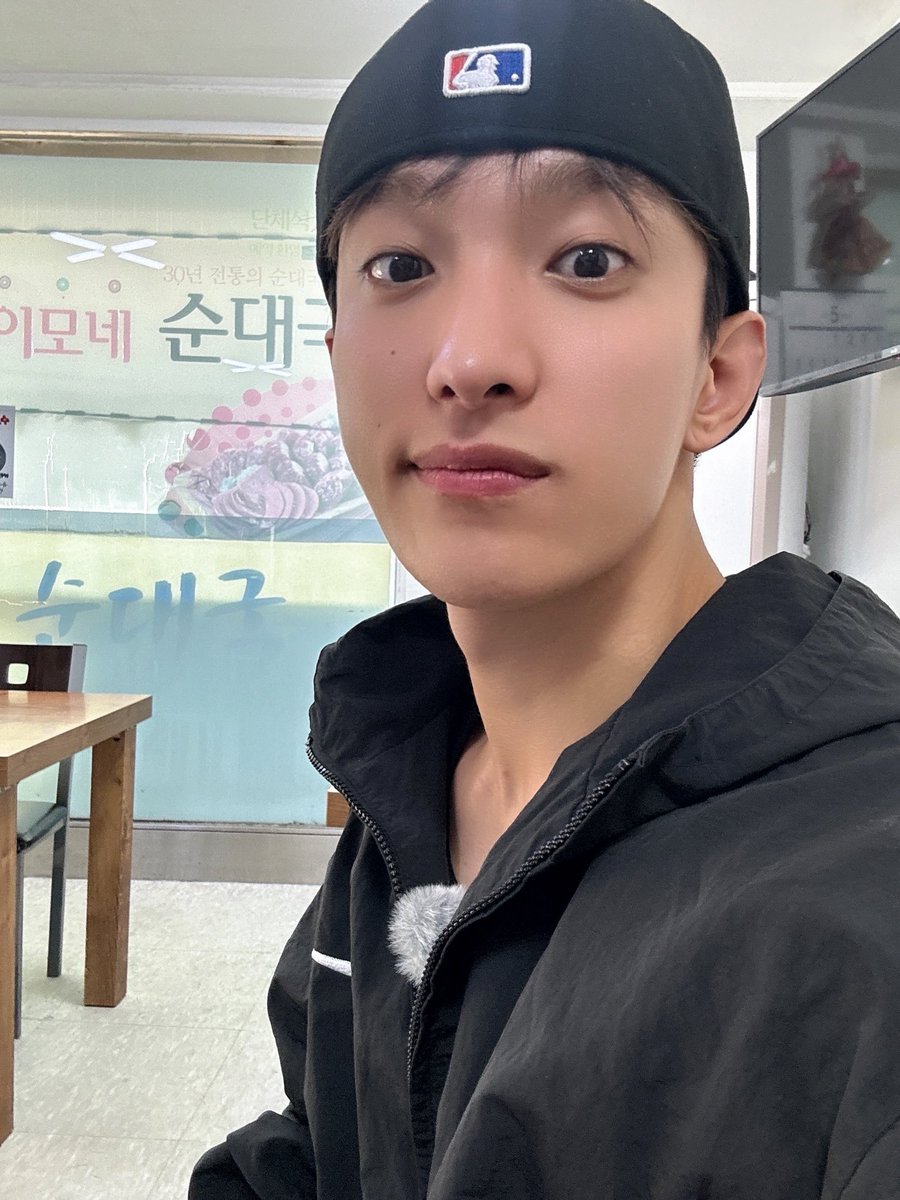 240809 #도겸 위버스
순대국 좋아🍚

잘 먹는 도굠이 너무 쭈아 ..♥♥♥♥♥♥🍲