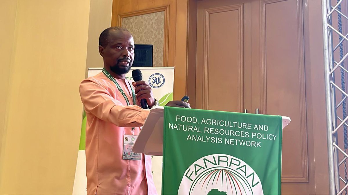 nina_nohayi's tweet photo. 🚀 Just wrapped up an impactful session at #FANRPAN2024 #PolicyDialogue in Malawi🇲🇼!
The @CGIAR #UUInitiative #LearningAlliance with @IWMI_ @ILRI @ccardesa_sadc @ASARECA is tackling the challenge of trapped knowledge in academic journals head-on, ensuring farmers can access and use it.
Key session outcomes for @CGIAR:
1️⃣ Building synergies with current Knowledge Management Systems to maximize impact.
2️⃣ Strengthening connections with #NARS and #ExtensionOfficers for better dissemination.
3️⃣ Securing vital #institutional support for KM efforts.
Our goal as the #LearningAlliance? Transforming how agricultural knowledge is shared—investing in research, enhancing extension services, and creating supportive policies. As @MosesOdeke said, “farmers need to know about technology to adopt it.” 🚜