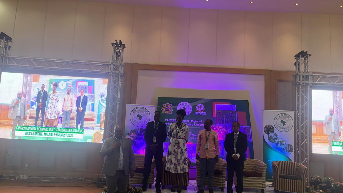 nina_nohayi's tweet photo. 🚀 Just wrapped up an impactful session at #FANRPAN2024 #PolicyDialogue in Malawi🇲🇼!
The @CGIAR #UUInitiative #LearningAlliance with @IWMI_ @ILRI @ccardesa_sadc @ASARECA is tackling the challenge of trapped knowledge in academic journals head-on, ensuring farmers can access and use it.
Key session outcomes for @CGIAR:
1️⃣ Building synergies with current Knowledge Management Systems to maximize impact.
2️⃣ Strengthening connections with #NARS and #ExtensionOfficers for better dissemination.
3️⃣ Securing vital #institutional support for KM efforts.
Our goal as the #LearningAlliance? Transforming how agricultural knowledge is shared—investing in research, enhancing extension services, and creating supportive policies. As @MosesOdeke said, “farmers need to know about technology to adopt it.” 🚜