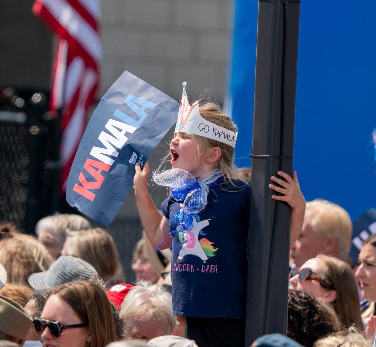 new picture from the <a href="/KamalaHarris/">Kamala Harris</a> rally 🥹