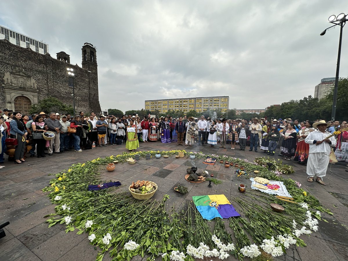 INPImx's tweet photo. #DíaPueblosIndígenas |

El Consejo Nacional y autoridades municipales y comunitarias de 70 pueblos indígenas y afromexicanos se reunieron en la Plaza de las Tres Culturas de la Zona Arqueológica de Tlatelolco, para iniciar los trabajos de la Asamblea Nacional con una ceremonia a cargo de Médicos Tradicionales de Michoacán y Veracruz.

El director general del @INPImx, Adelfo Regino Montes, (@DEELAYUUK), destacó  la importancia de la ceremonia tradicional “porque así como en nuestras comunidades indígenas hacemos nuestro ritual al iniciar la siembra para pedir permiso a la Madre Tierra y a los creadores y dadores de vida, abundancia y buenos resultados, este ritual es para pedir que la Asamblea Nacional concluya con acuerdos en beneficio de nuestros pueblos y comunidades indígenas a fin de lograr el reconocimiento de nuestros derechos inalienables”.