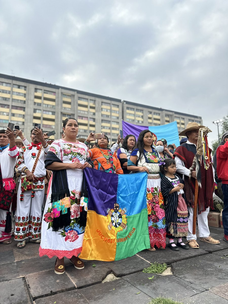 INPImx's tweet photo. #DíaPueblosIndígenas |

El Consejo Nacional y autoridades municipales y comunitarias de 70 pueblos indígenas y afromexicanos se reunieron en la Plaza de las Tres Culturas de la Zona Arqueológica de Tlatelolco, para iniciar los trabajos de la Asamblea Nacional con una ceremonia a cargo de Médicos Tradicionales de Michoacán y Veracruz.

El director general del @INPImx, Adelfo Regino Montes, (@DEELAYUUK), destacó  la importancia de la ceremonia tradicional “porque así como en nuestras comunidades indígenas hacemos nuestro ritual al iniciar la siembra para pedir permiso a la Madre Tierra y a los creadores y dadores de vida, abundancia y buenos resultados, este ritual es para pedir que la Asamblea Nacional concluya con acuerdos en beneficio de nuestros pueblos y comunidades indígenas a fin de lograr el reconocimiento de nuestros derechos inalienables”.
