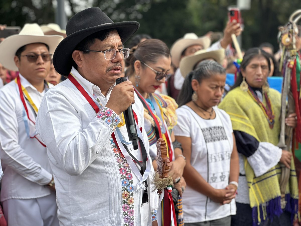 INPImx's tweet photo. #DíaPueblosIndígenas |

El Consejo Nacional y autoridades municipales y comunitarias de 70 pueblos indígenas y afromexicanos se reunieron en la Plaza de las Tres Culturas de la Zona Arqueológica de Tlatelolco, para iniciar los trabajos de la Asamblea Nacional con una ceremonia a cargo de Médicos Tradicionales de Michoacán y Veracruz.

El director general del @INPImx, Adelfo Regino Montes, (@DEELAYUUK), destacó  la importancia de la ceremonia tradicional “porque así como en nuestras comunidades indígenas hacemos nuestro ritual al iniciar la siembra para pedir permiso a la Madre Tierra y a los creadores y dadores de vida, abundancia y buenos resultados, este ritual es para pedir que la Asamblea Nacional concluya con acuerdos en beneficio de nuestros pueblos y comunidades indígenas a fin de lograr el reconocimiento de nuestros derechos inalienables”.