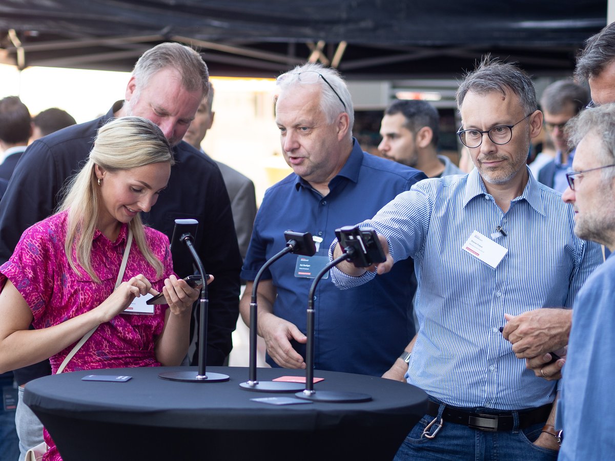 MEDIABROADCAST's tweet photo. Wir sind begeistert über die Resonanz auf unser 5G Broadcast Pilot Event in Halle (Saale)! Ein Dankeschön an alle Gäste aus Politik, Medien und Industrie für ihre Teilnahme und das positive Feedback. Ein großer Dank gilt @XiaomiDE für die 5G Broadcast-fähigen Smartphones. https://t.co/q0OE7wghgG