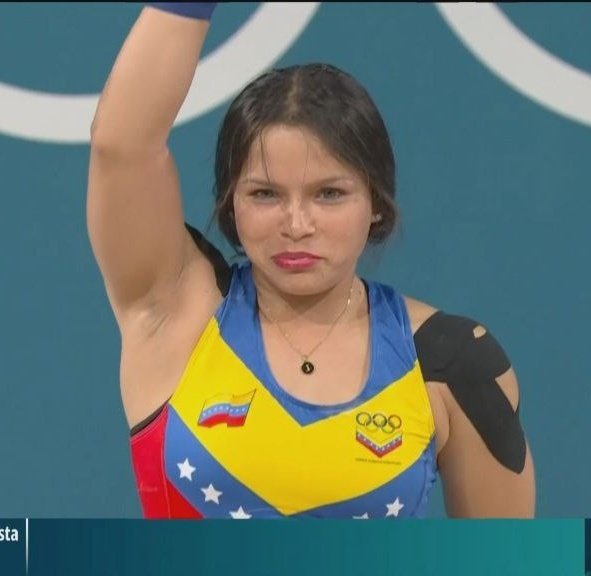 Primera vez que me siento ganador con un cuarto lugar. 

No es conformismo, si no, que en los papeles no estaba esa actuación.

En Venezuela 🇻🇪 se necesita trabajar mucho para estar en la élite, es casi imposible con el nulo apoyo. Con todo y eso, Anyelin casi logra el podio.