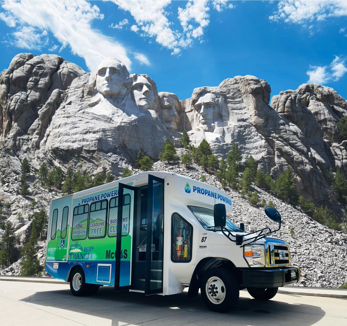 FTA_DOT's tweet photo. Congrats to @SouthDakotaDOT, @RiverPublic, @PHTransit & Peopleโs Transit for receiving $1.6 million from FTA to add several propane-powered buses to their fleets, replacing aging diesel buses to better serve a growing rural ridership. #busmonth https://t.co/LCEfC9CUlc https://t.co/TbSJio1m3S