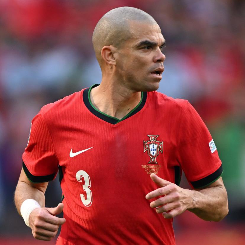 AsQuinasOff's tweet photo. L’immense Pepe prend officiellement sa retraite… Merci pour tout champion, on ne t’oubliera jamais. ❤️ https://t.co/gN9ckiQhic