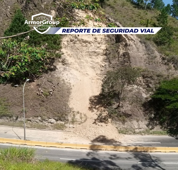 armorgroupven's tweet photo. ☑️ CARRETERA PANAMERICANA
Caracas | 08 Agosto 2024 | 11:20 AM

Deslizamiento de tierra a la altura del km 07 en sentido a Los Teques, se genera retraso en ambos sentidos. https://t.co/POdoZ7uwjH