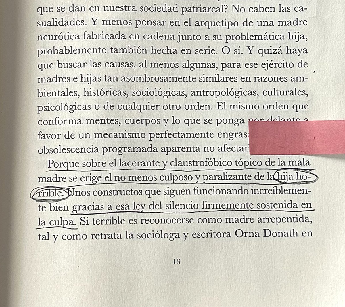 compIutense's tweet photo. me acabo de empezar ‘hijas horribles’ de blanca lacasa y va duro como un guijarro https://t.co/bct0BDNYkq