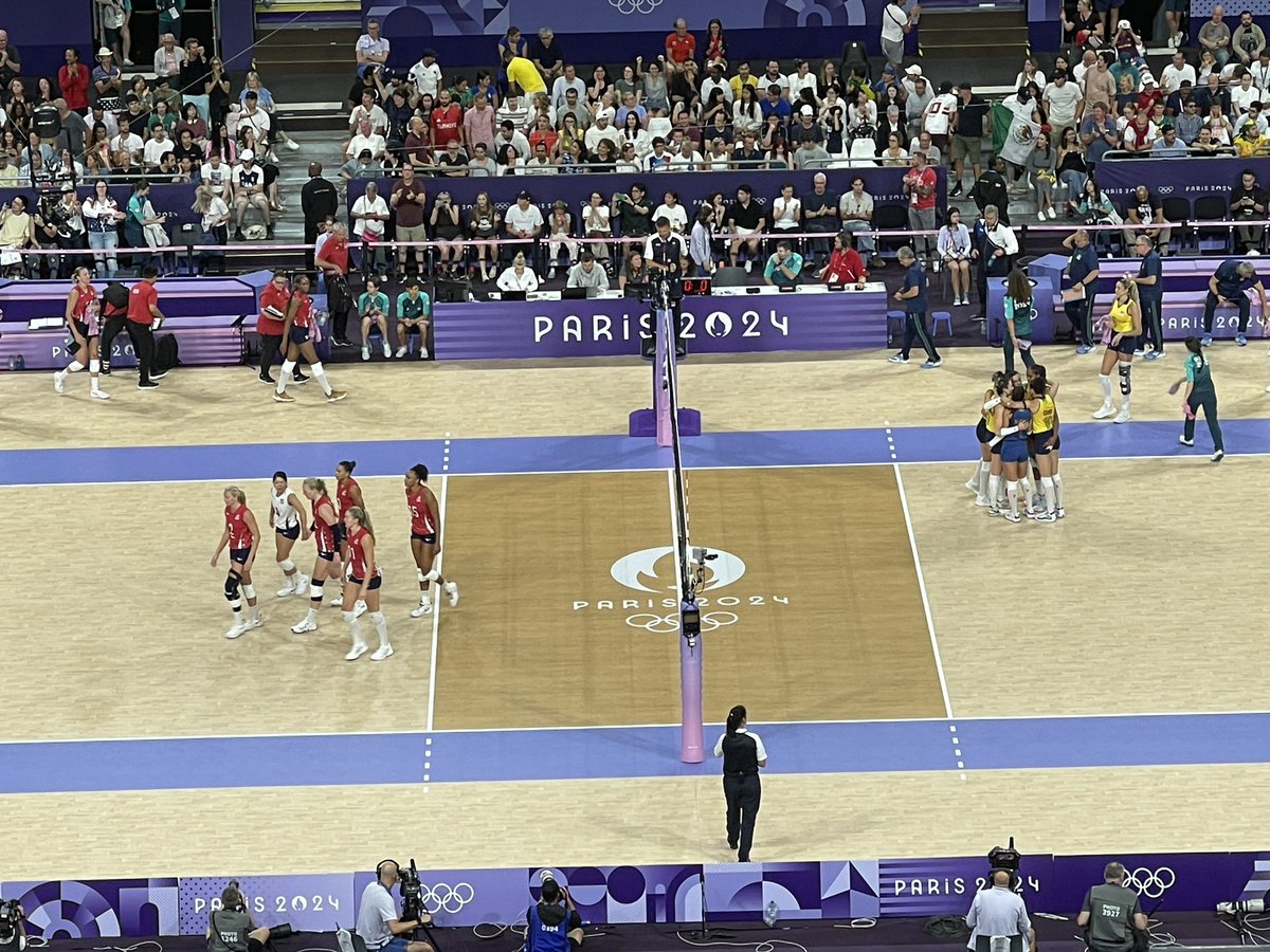 CliveKyazze's tweet photo. #JustIn 

USA leading Brazil 2-1 (25-23, 18-25, 25-15) in the first semi-final of women’s #volleyball at the #Paris2024 #Olympics 

The winner here will play either Turkey or Italy 

#CliveInParis https://t.co/AlMhPCkLZj