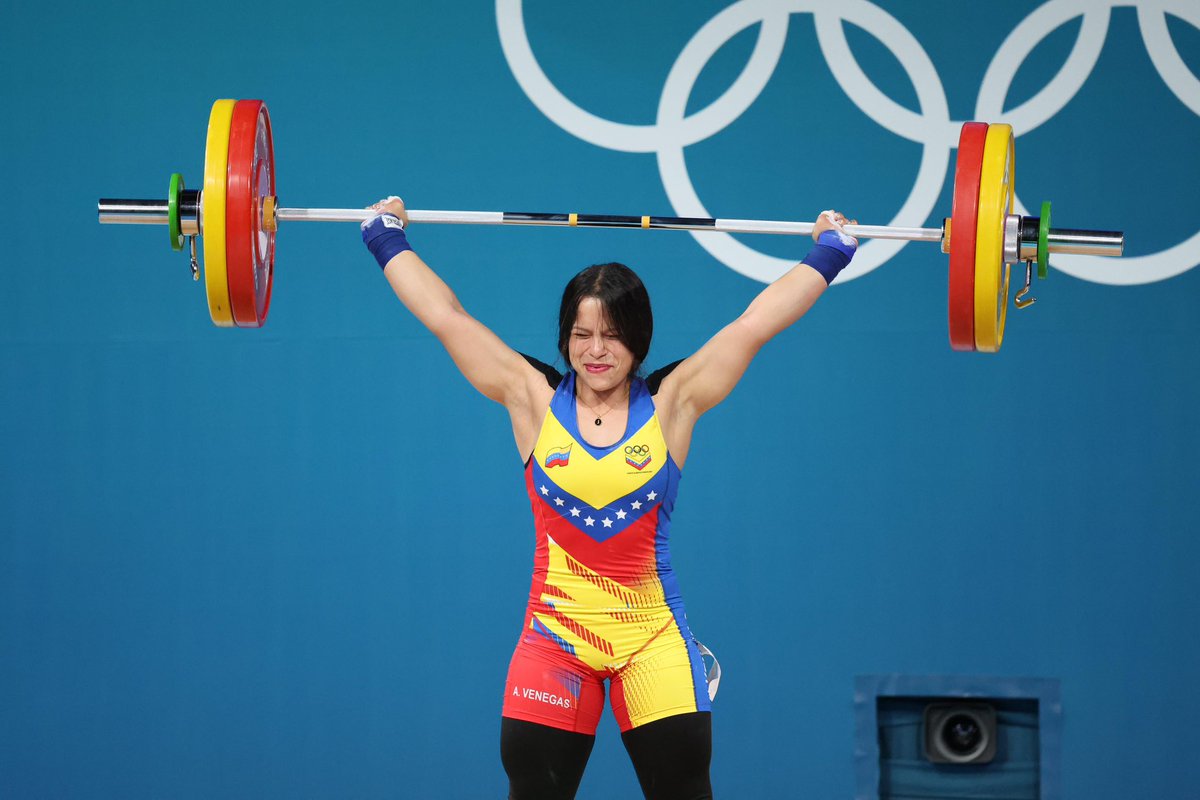 PanamSports's tweet photo. ¡ANYELIN VENEGAS VALERA EN EL TOP 4! 👏🇻🇪

Anyelin Venegas Valera ha logrado un destacado cuarto lugar en halterofilia en París 2024, levantando un total olímpico de 230 kilos. ¡Qué manera de demostrar su fuerza Venezuela!

¡Nos llenas de orgullo Anyelin! 🏋️‍♀️💪

#PanamSports #JuegosOlimpicos #París2024 #Olympics