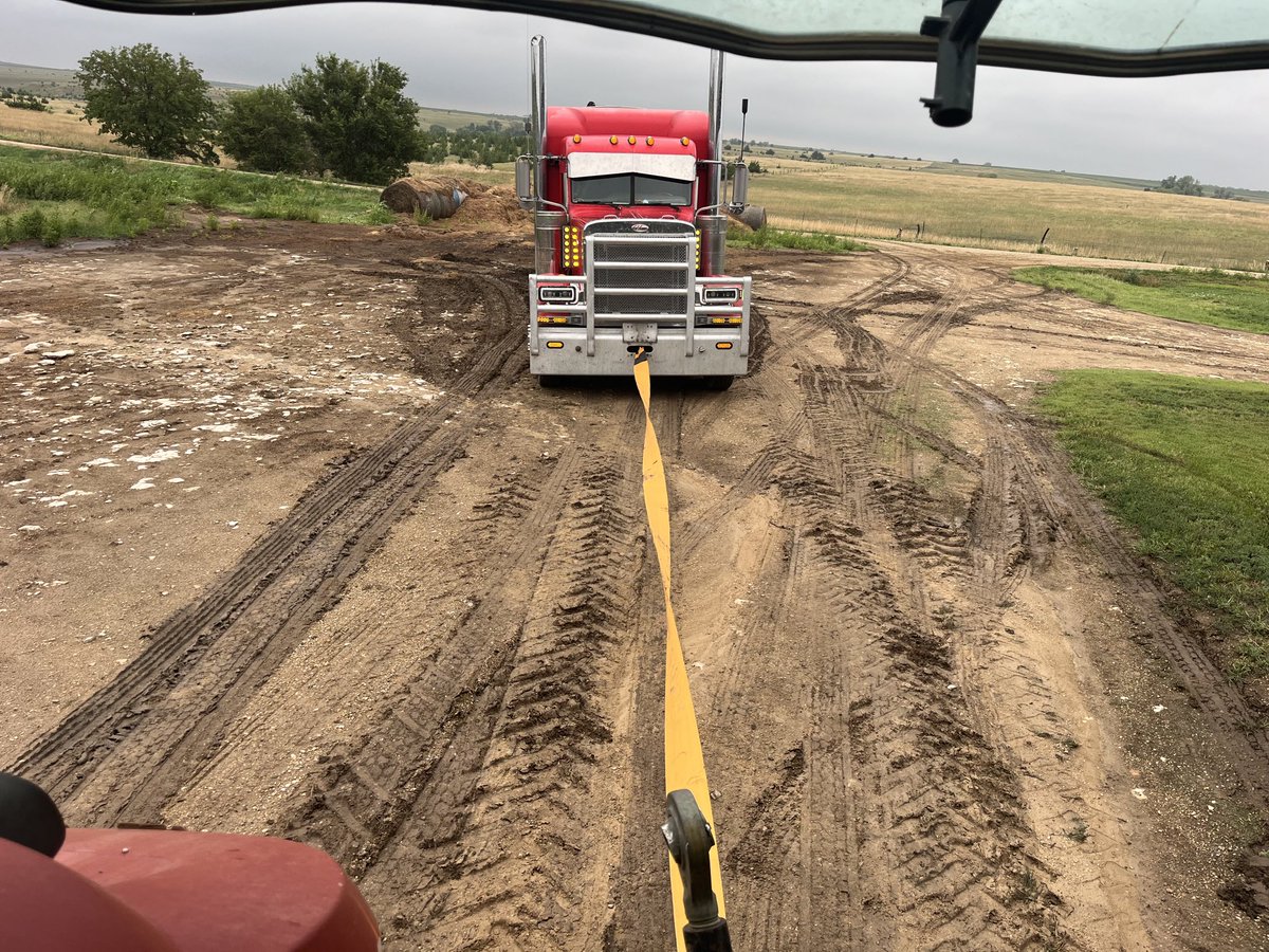 KratkyBen's tweet photo. I’ve never been so happy to have to pull feed trucks around in August!  Thankful for the rain. https://t.co/ufvwyfDD2o