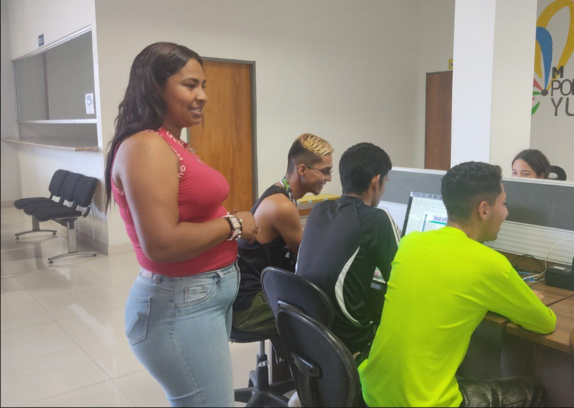 #08deAgosto
#EnDesarrollo #Formacion En el CDC Tocuyito Car51 <a href="/car51brigada/">brigada CAR51</a>
Formación en Procesador de Texto writer: elaboración de Síntesis curricular .
#PuebloSonrienteYEnPaz
<a href="/Gabrielasjr/">Gabriela Jiménez</a> <a href="/LaRosaInfoVE/">LaRosaInfoVE</a> <a href="/brigadasCHCH/">Brigadas comunicacionales Hugo Chávez</a> <a href="/InfocentroOce/">Infocentro_Vzla3</a> <a href="/enunclicvlc/">caraboboenunclic</a>