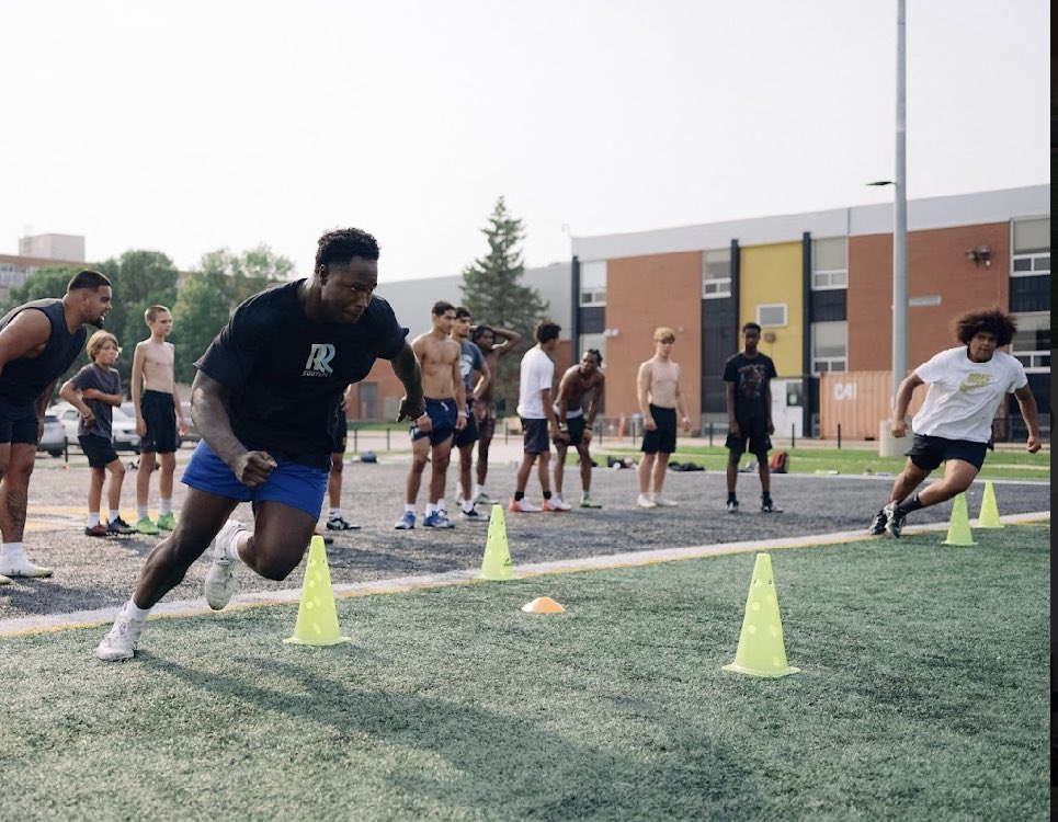 RecruitReady's tweet photo. Great havin @RecruitReady Alum @NDFootball Dline @59_problemz in town gettin work, also perfect Role Model for our talented DLine group
@59_problemz @ndfootball 
@ZylstraLinkin Multiple D1 Offers
@Destinyokedara 🍿🍿Stay Tuned
@ykTaytayz  Top Freshman in 🇨🇦
@Josh_Snell9 📈
#RRFAM https://t.co/DIHBbH6M7j