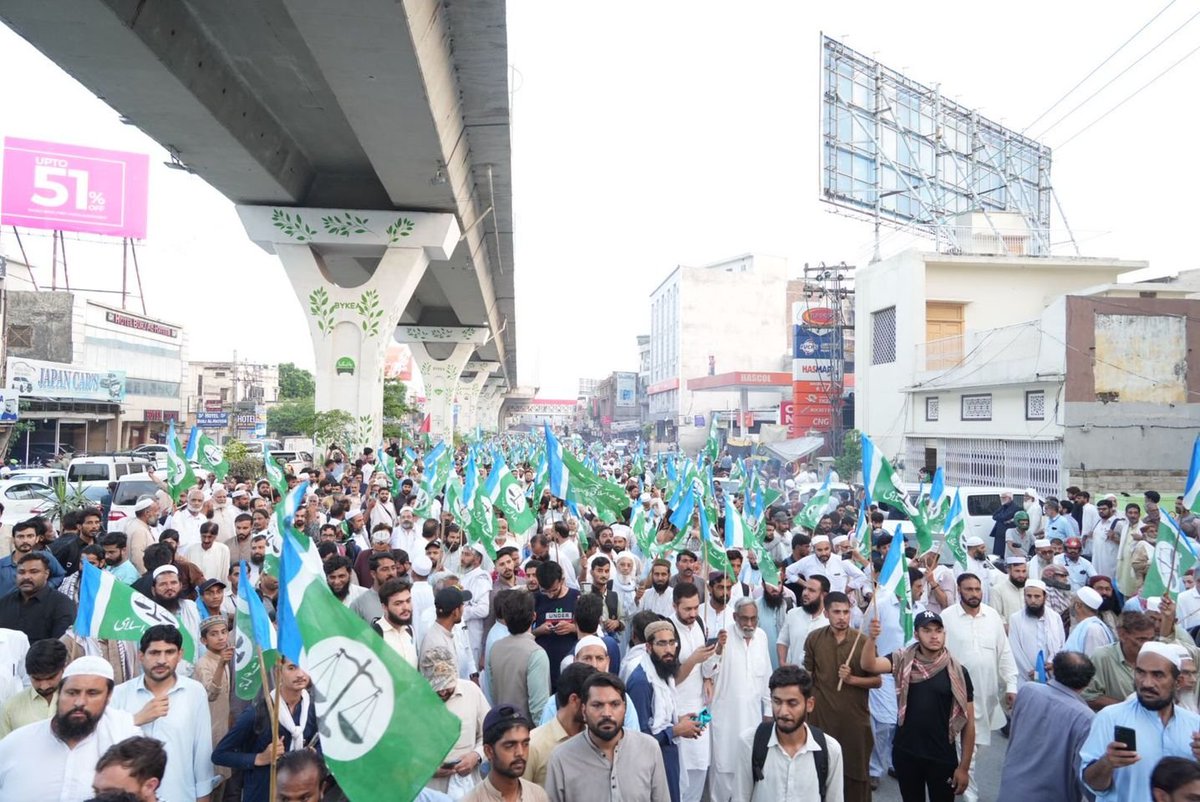 JIPOfficial's tweet photo. دھرنا چودہواں دن- دھرنا مارچ کے مناظر، نائب امیر جماعت اسلامی پاکستان لیاقت بلوچ قیادت کر رہے ہیں۔

#حافظ_نعیم_کا_الٹی_میٹم https://t.co/DXEdcNaDTS