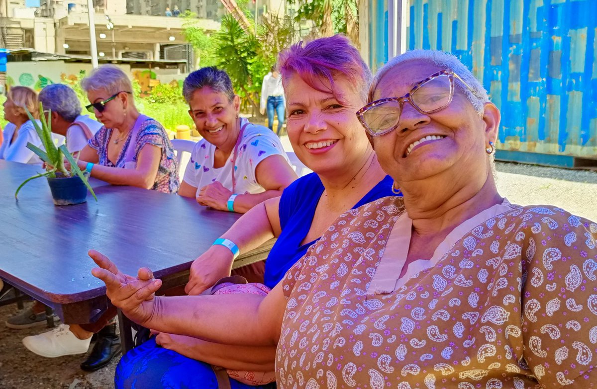 Viceagrourbana's tweet photo. 🌱💜 Adultos mayores de las Parr. La Candelaria, San Agustín y La Pastora, comparten un rato ameno y en paz en el "Círculo Productivo de Abuelos y Abuelas de la Patria", desde el Organopónico Bolívar 1, ubicado en Bellas Artes.

@NicolasMaduro

#PuebloSonrienteYEnPaz https://t.co/XZHIDrnf5s