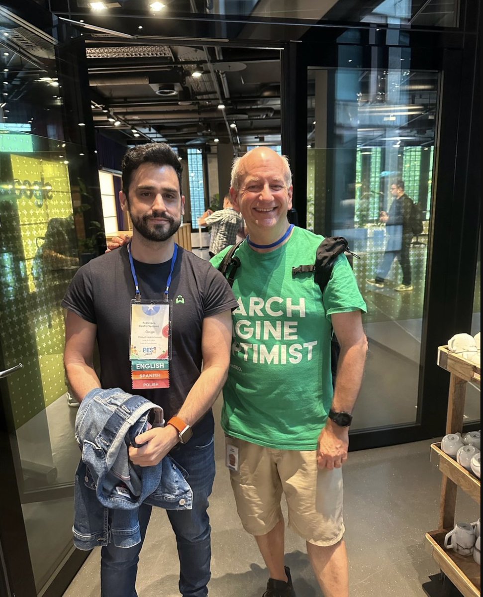 El mes pasado #Google celebró el evento expertos de producto en sus oficinas en Zurich. Algo que me hizo especial ilusión, fue conocer en persona a John Mueller y poder hablar con él sobre #SEO. #GoogleMyBusiness #SEOlocal #GoogleBusinessprofile