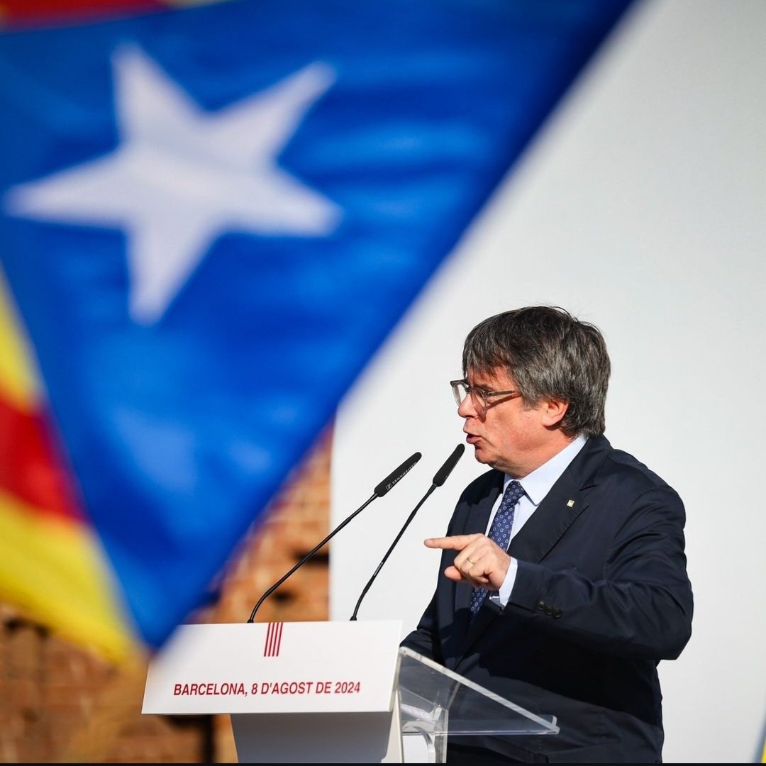 Magiarbeca's tweet photo. Bona tarda @mossos M'he autoinculpo de donar suport i permetre que el President @KRLS sigui lliure…. #Autoinculpo https://t.co/oifcTPm7ef