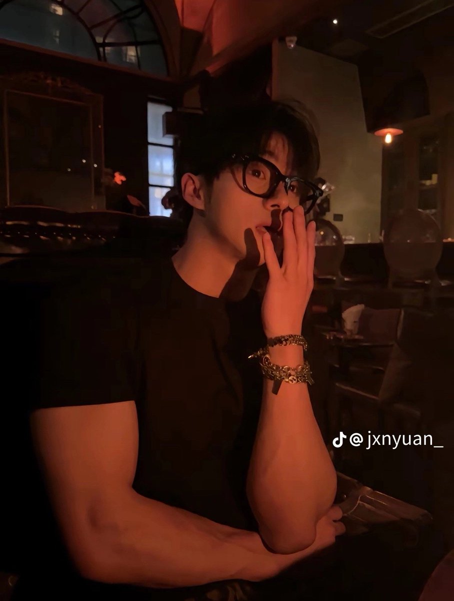 mora_dorara's tweet photo. ericsohn?!?!?!?!? leejaehyunnn?!?!?!?!?!!!!! https://t.co/IxTFMct61t