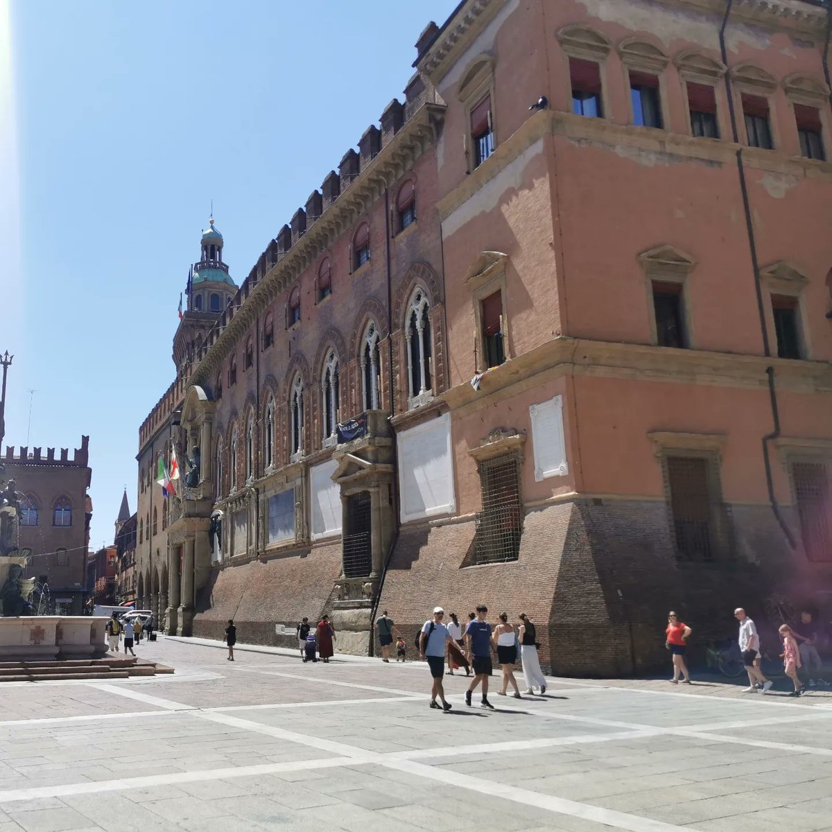 WorldComplete1's tweet photo. Day five in Bologna, Italy 🇮🇹
Checking out the main #PiazzaMaggiore, the #twotowers and the #Basilica #santuario #Santo #Stefano (getting some #icecream on the way)!
#Bologna #Italy #holiday #trip #ITA #fun #holidaysnaps #instapics #travel #travelphotography #familyholiday https://t.co/qUFJkaIqZJ
