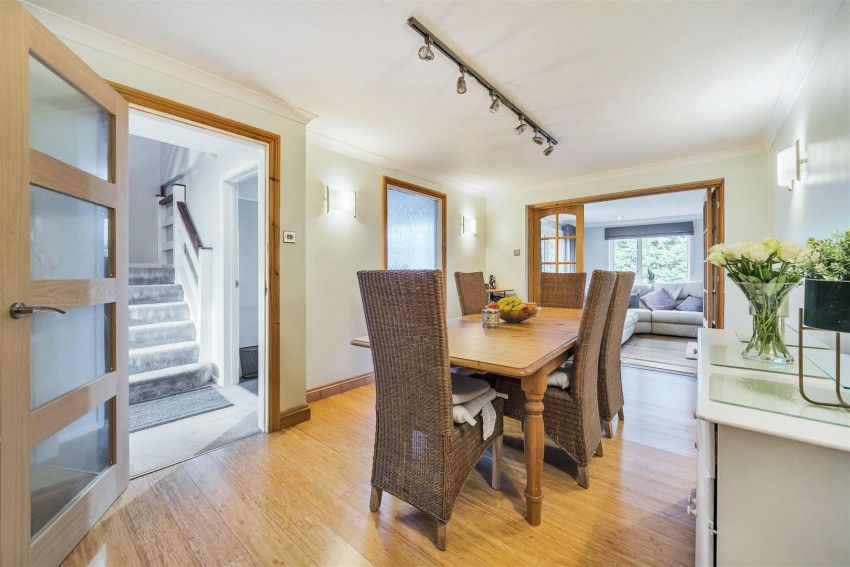 Nicholas Est Agents tweet media