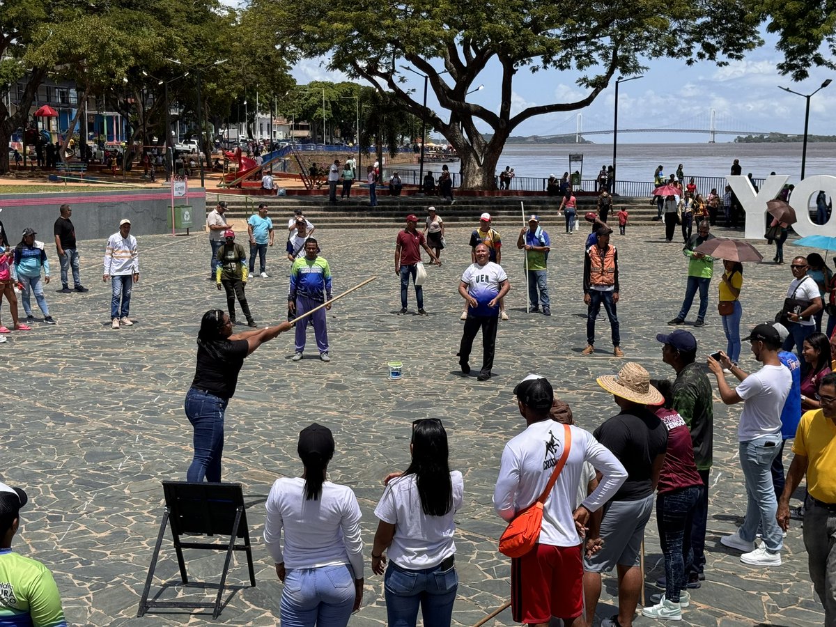 Sergio Hernandez (@comandosergioh) on Twitter photo Ahora nos encontramos compartiendo con nuestro pueblo, porque somos alegría; así somos los bolivarenses #PuebloSonrienteYEnPaz 🇻🇪 <a href="/NicolasMaduro/">Nicolás Maduro</a> Ahora nos encontramos compartiendo con nuestro pueblo, porque somos alegría; así somos los bolivarenses #PuebloSonrienteYEnPaz 🇻🇪 <a href="/NicolasMaduro/">Nicolás Maduro</a>