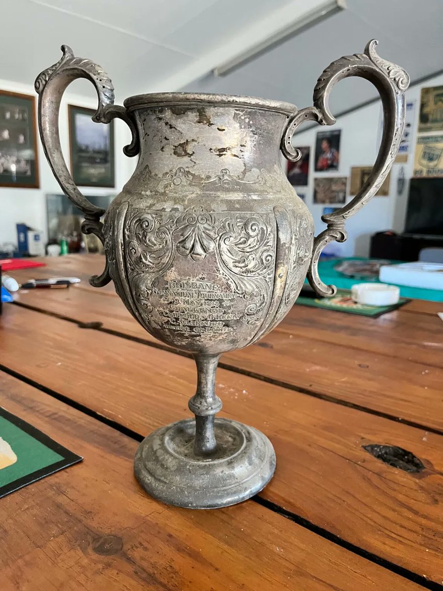 thefootyalmanac's tweet photo. A 1915 trophy purchased from a second-hand store in 2008 finds its way back home as told by Matt Watson.
https://t.co/l5snsoeZRO
@thefootyalmanac #MattWatson #ironmike20 #ClaudeJohnClifford https://t.co/LQt2CahVkX