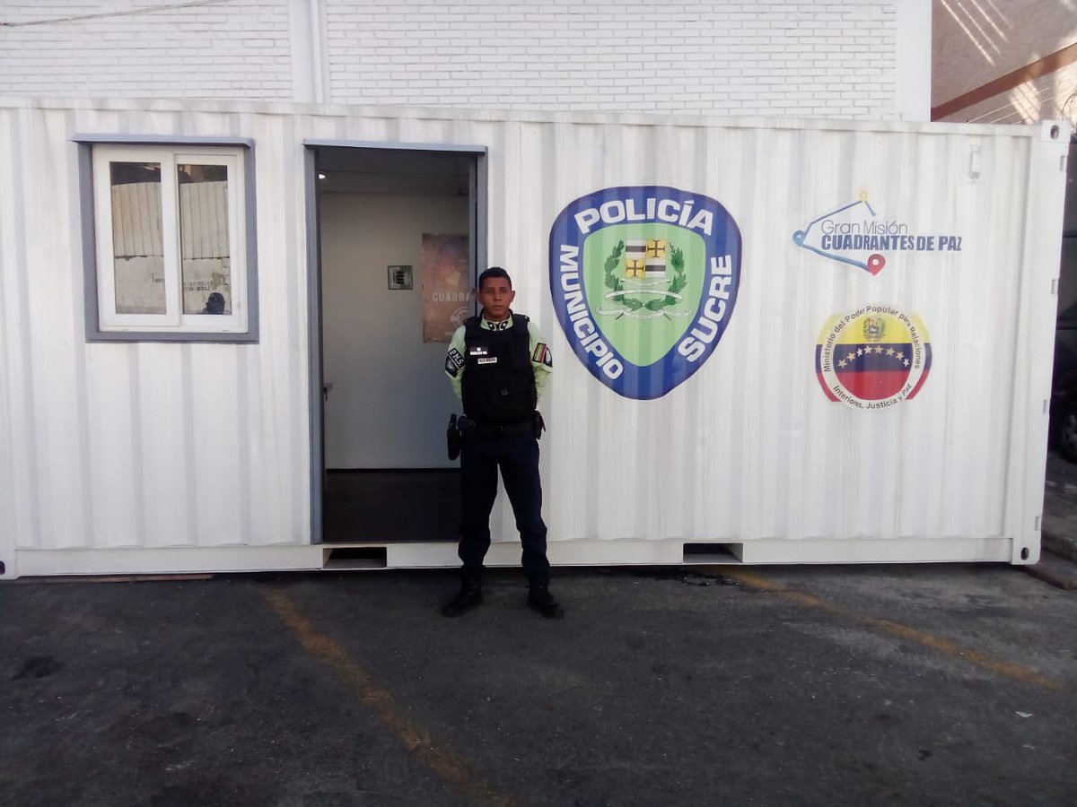 #08Agosto |  Garantizando la operatividad de nuestro personal policial para la atención ciudadana las 24hrs, se realiza supervisión  a las distintas estaciones y puestos policiales dispuestos en todo el municipio
<a href="/JoseVRangelA/">José Vicente Rangel A</a>
<a href="/Visipol_MIJP/">VISIPOL</a>
#ServiryProtegerPMS
