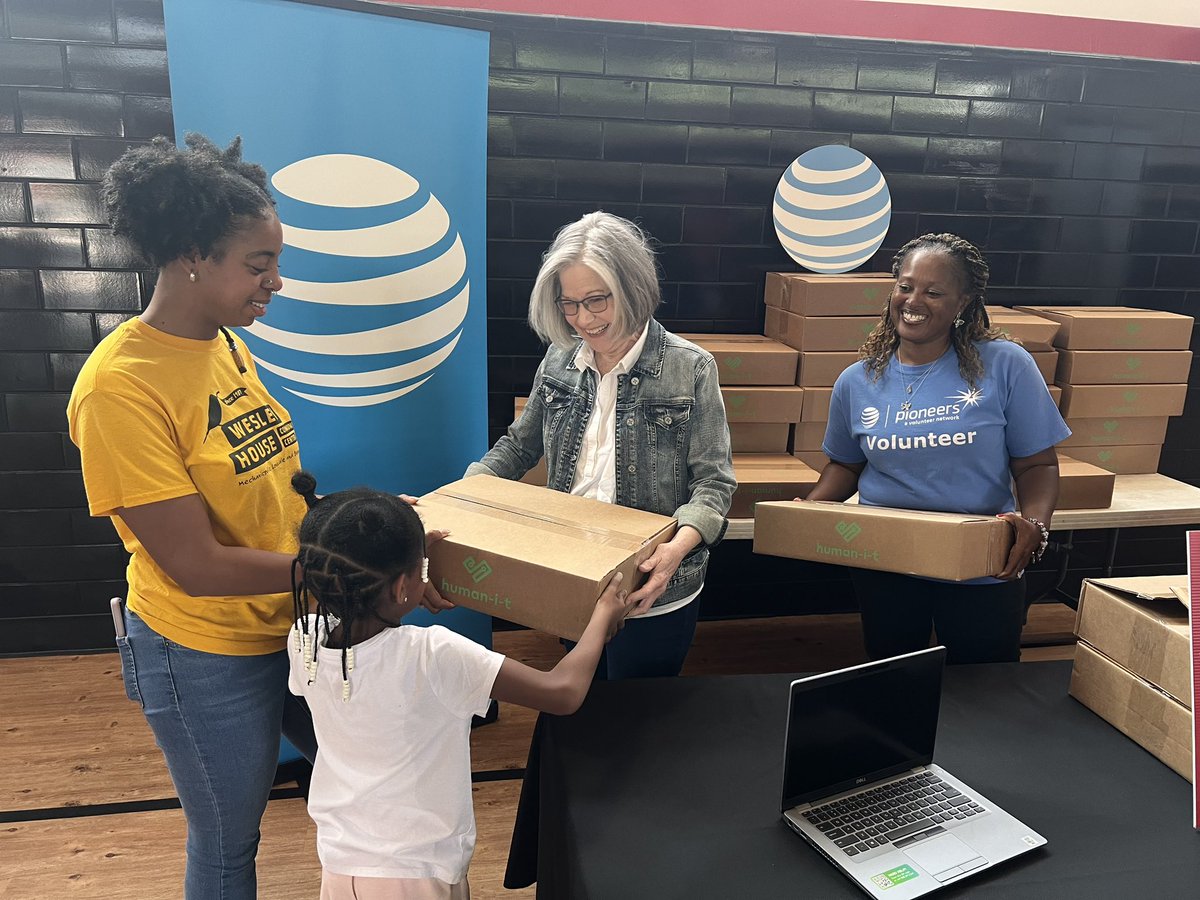 Thank you to nonprofit Human-I-T for donating laptops to 175 Knoxville families! Part were giver through the Wesley House Community Center in Mechanicsville earlier this week.

This gift helps local families’ connectivity, access to information, and expands job opportunities 💻