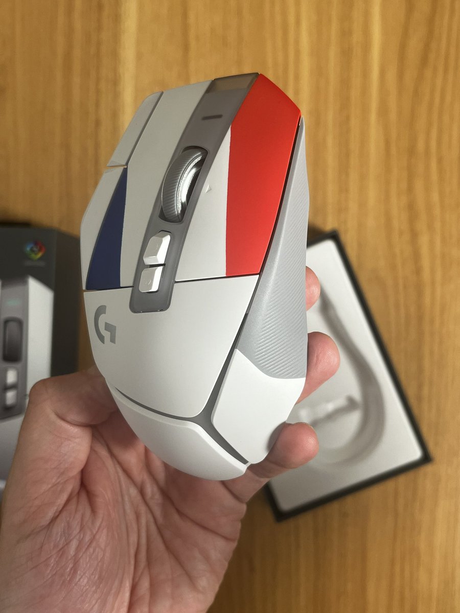 LDLC's tweet image. 🎁 Concours 🎁

Une souris @LogitechGFrance G502X Plus édition 🔵⚪️🔴 à gagner ! 

Pour participer : 

1️⃣ RT ce tweet 
2️⃣ Dis en commentaire combien de médailles la 🇫🇷 aura au total à l’issu de #Paris2024 

TAS le 26 août parmi les bonnes réponses. 🍀 

👉 bit.ly/4dkfo3J