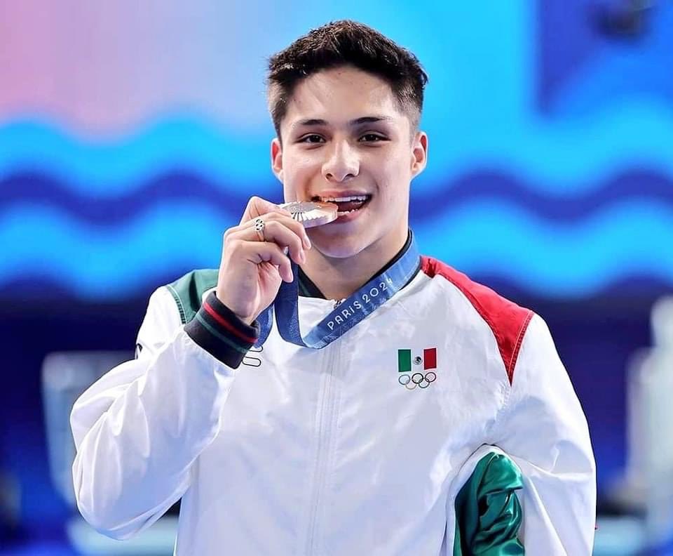 Muchas felicidades a nuestro compatriota Osmar Olvera, por obtener la medalla de bronce en la categoría de 3 metros trampolín individual en los Juegos Olímpicos de París 2024. Orgullo de México.