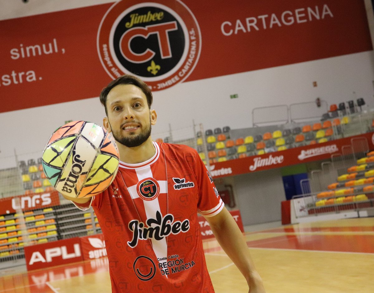 𝗣𝗥𝗘𝗦𝗘𝗡𝗧𝗔𝗖𝗜Ó𝗡 🎙️📹 | Declaraciones de <a href="/j_linhares07/">Jhonatan H. Linhares</a> como nuevo jugador del Jimbee Cartagena 

🗣️ "Me gusta la mentalidad del Club de querer ganar y seguir creciendo porque coincide con mi mentalidad"

📹 youtu.be/IQHdVGqWeZ0?si…

#BienvenidoLinhares #RenuevaTuHistoria