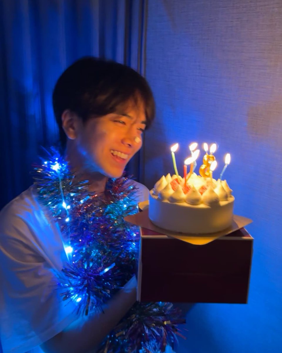 진짜 니가 먼저 
이런 사진 올린거면 
그냥 다 책임지고 
나랑 결혼해줘라